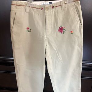 Size 4 Embroidered Gap Capri Pants